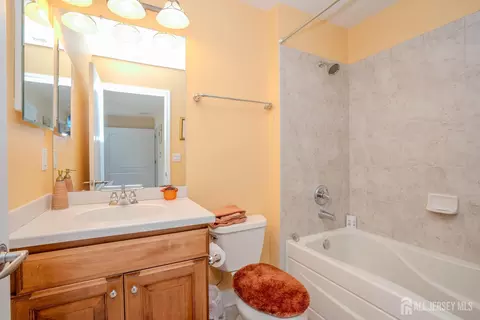 Bath - 2 Rustic Ct, Monroe, NJ 08831 photo 4 of 5