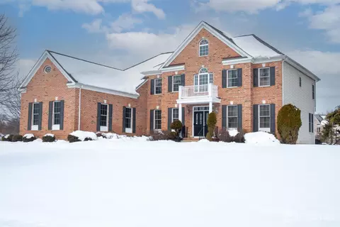 Exterior - 2 Rustic Ct, Monroe, NJ 08831 photo 3 of 11