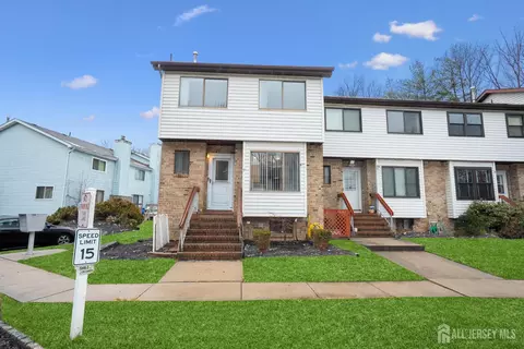 9 Wood Acres Dr, North Brunswick, NJ 08902