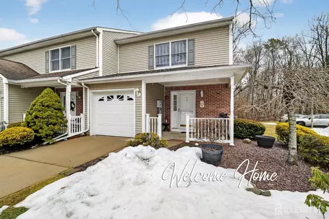 9 Parkside Dr, Spotswood, NJ 08884