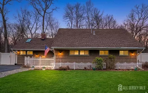 138 Woodland Rd, Piscataway, NJ 08854