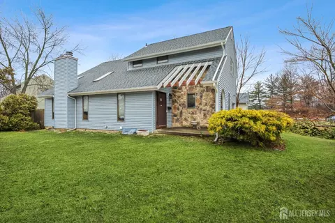 18 Erik Dr, North Brunswick, NJ 08902