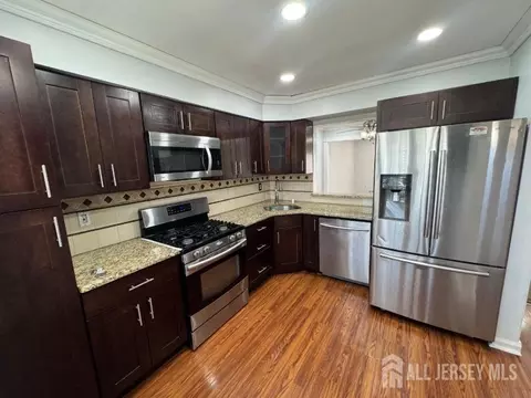 121 E Dunham Ave, Edison, NJ 08817