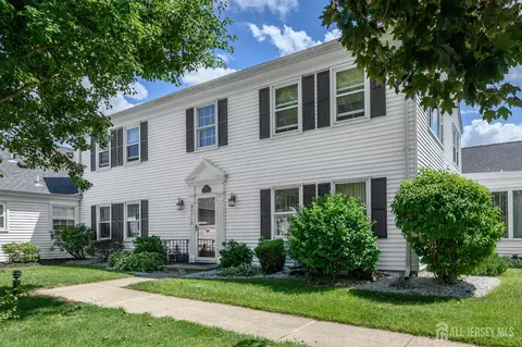 571 Westport Ln # -B, Monroe, NJ 08831