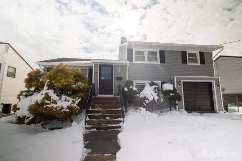 9 Bernath St, Carteret, NJ 07008