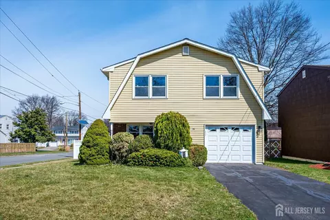 76 Pleasant Ave, Iselin, NJ 08830