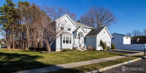 54 7th St, Monroe, NJ 08831