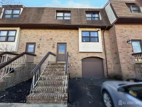 4905 N Oaks Blvd, North Brunswick, NJ 08902