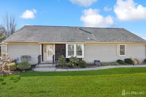 9 Melborn Dr # -B, Monroe, NJ 08831