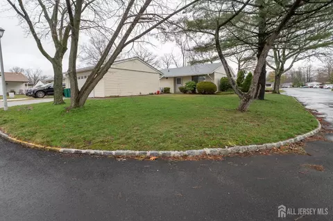 264 Crosse Dr # -B, Monroe, NJ 08831