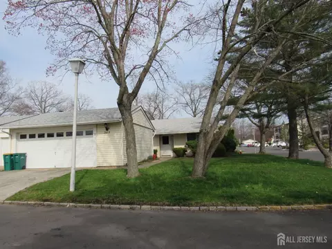 264 Crosse Dr # -B, Monroe, NJ 08831