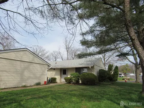 264 Crosse Dr # -B, Monroe, NJ 08831