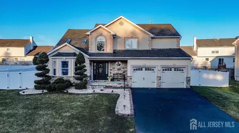 82 Lark Dr, South River, NJ 08882