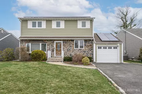 112 Mckinley Ave, Colonia, NJ 07067