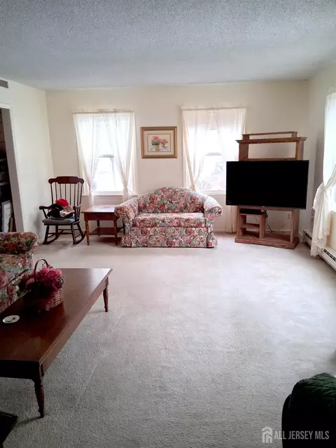 252 Mystic Ln #B, Monroe, NJ 08831