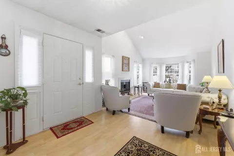253 Nebula Rd, Piscataway, NJ 08854