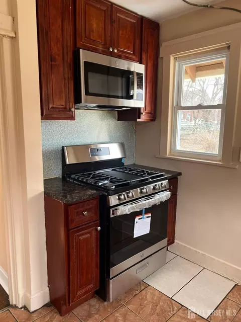 182 Fulton St, New Brunswick, NJ 08901