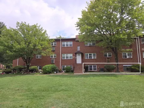 334 College Dr, Edison, NJ 08817
