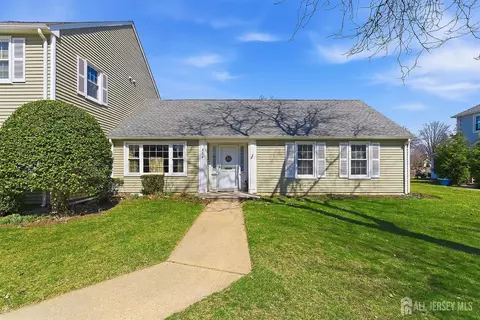 25 E Rossmoor Dr, Monroe, NJ 08831