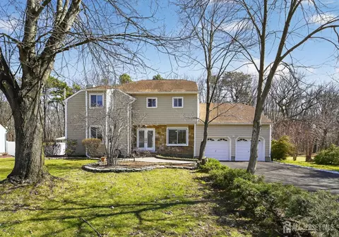 17 Willow Dr, Old Bridge, NJ 08857