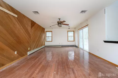 Living - 9 Southfork Dr, Jackson, NJ 08527 photo 4 of 10