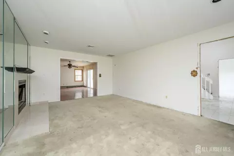 Living - 9 Southfork Dr, Jackson, NJ 08527 photo 2 of 10
