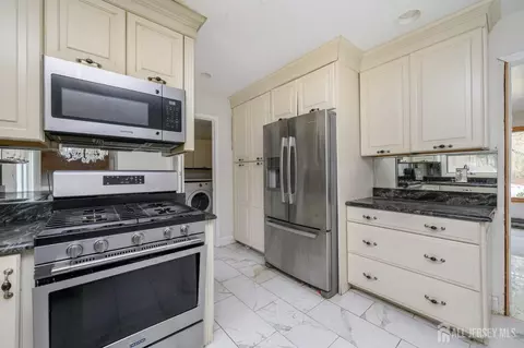 Kitchen - 9 Southfork Dr, Jackson, NJ 08527 photo 2 of 3