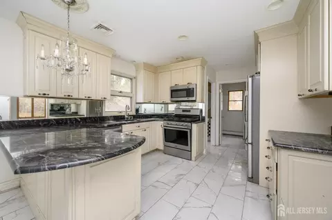 Kitchen - 9 Southfork Dr, Jackson, NJ 08527 photo 1 of 3