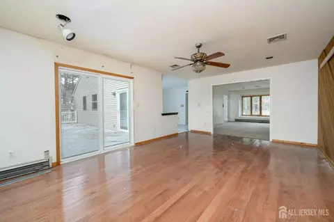 Living - 9 Southfork Dr, Jackson, NJ 08527 photo 5 of 10