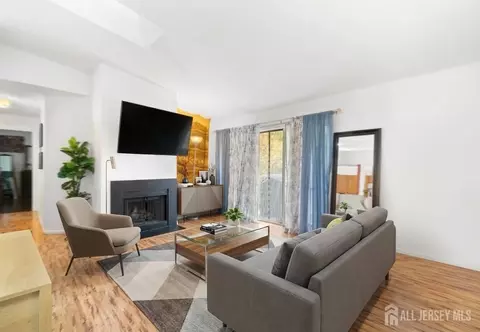 107 Rachel Ct, Franklin Park, NJ 08823