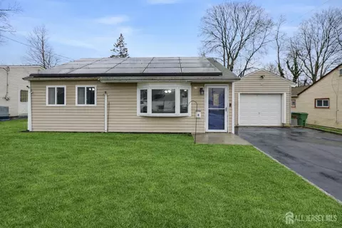 27 Glenville Rd, Edison, NJ 08817