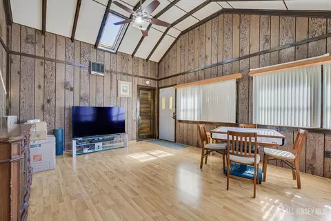 9 Haines Ave, Piscataway, NJ 08854