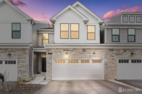 77 Mustang Dr, Manalapan, NJ 07726