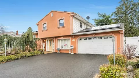 8 Monaghan Rd, Edison, NJ 08817