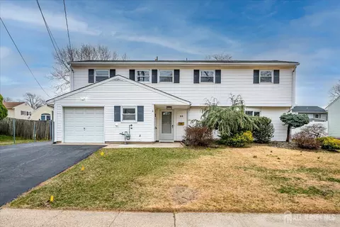 22 Price Dr, Edison, NJ 08817