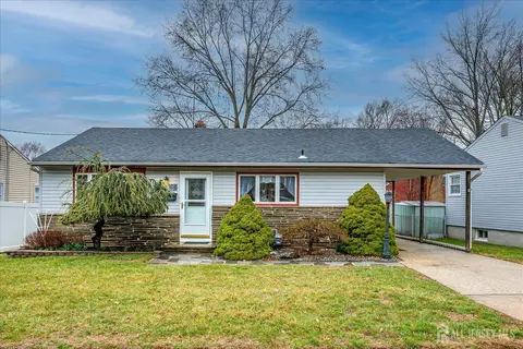 65 Rose St, Edison, NJ 08817