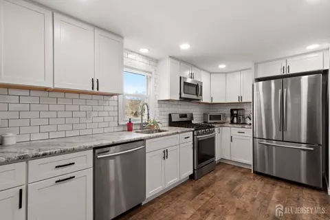 13 Millers Ln, Milltown, NJ 08850