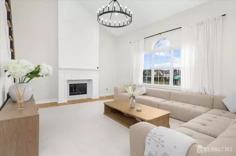 86 Treetops Cir, Princeton, NJ 08540