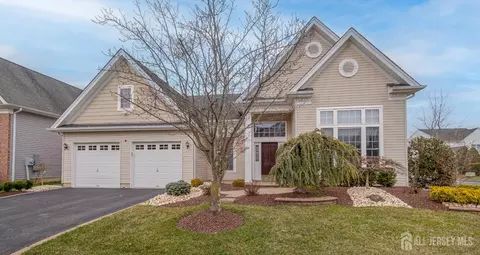 16 Tamarack Rd, Monroe, NJ 08831