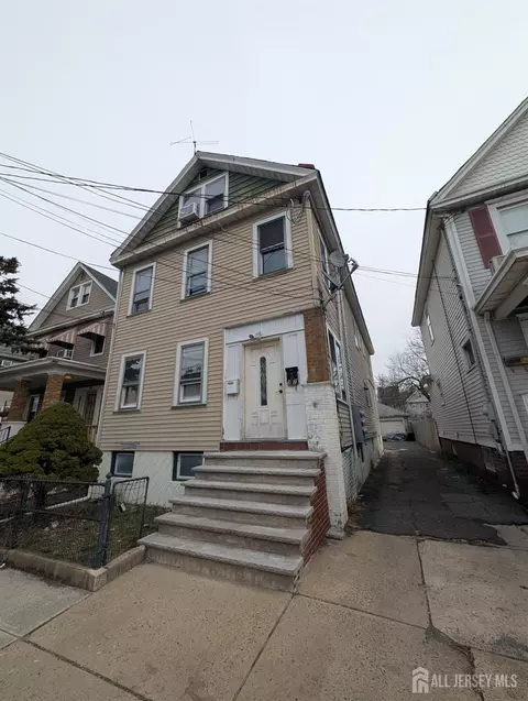 97 Harvey St, New Brunswick, NJ 08901