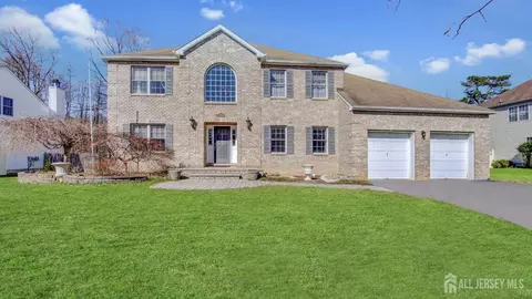 10 Arlene Dr, Monroe, NJ 08831
