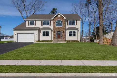 38 Ave I, Monroe, NJ 08831