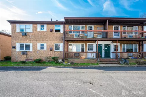 55 Gill Ln #32, Iselin, NJ 08830
