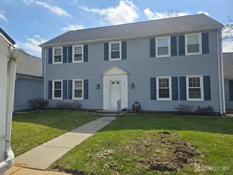 67 Amherst Ln #B, Monroe, NJ 08831