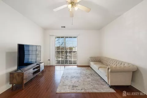 1131 Waterford Dr, Edison, NJ 08817