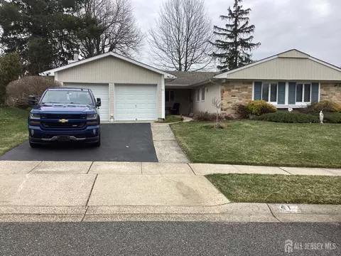 41 Faith Ln, Matawan, NJ 07747