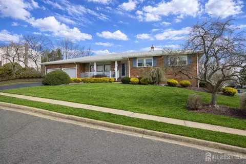2 Wisz Pl, Sayreville, NJ 08872