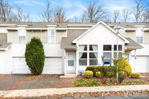 18 Parkside Dr, Jamesburg, NJ 08831