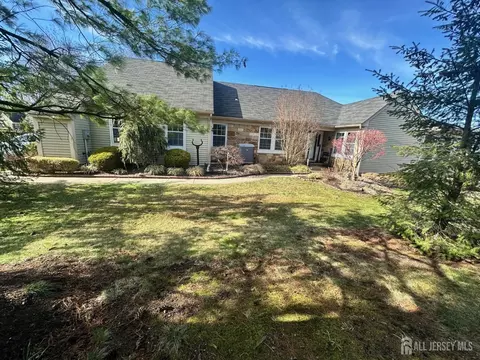 67 Yorkshire Dr, Monroe, NJ 08831