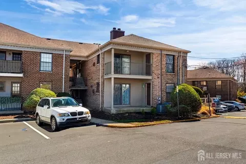 323 Gill Ln #12R, Iselin, NJ 08830